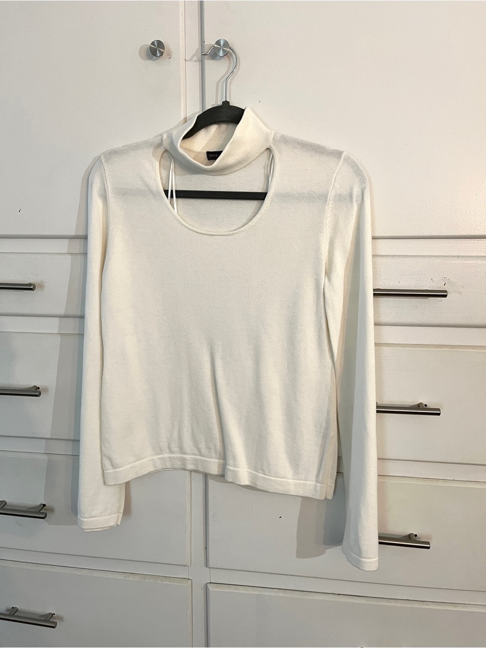 Vince Camuto Cream Cutout Mock Neck Long Sleeve Top size Medium P